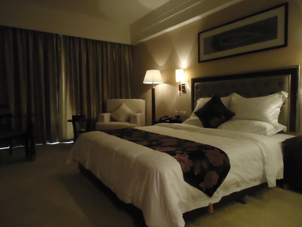 Lan Hai Hotel Guangzhou Bagian luar foto