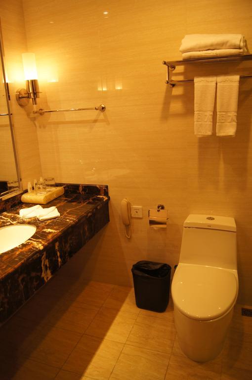 Lan Hai Hotel Guangzhou Bagian luar foto